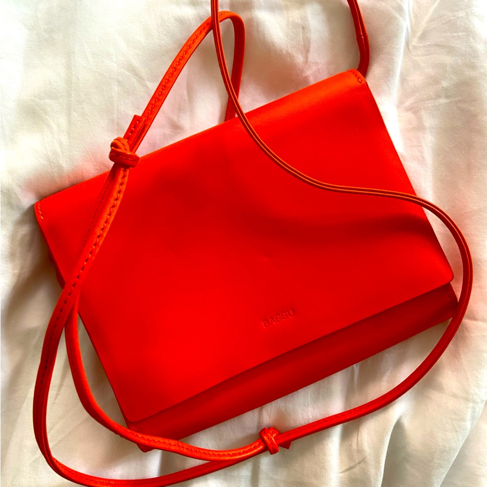 BAGGU Compact Cross Body Bag (barely used)